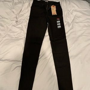 Black Levi’s Mile High Super Skinny Jeans